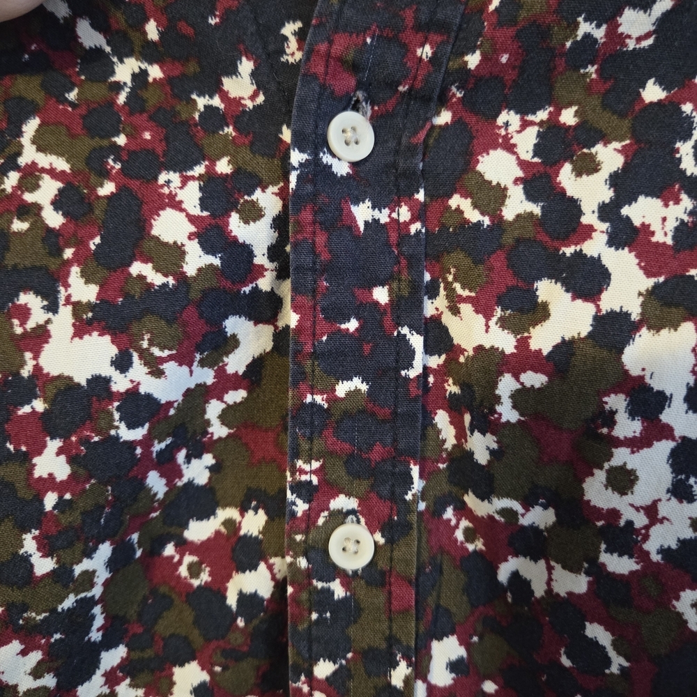 H&M Men's Abstract Pattern Button Down Shirt - Picture 2 of 6